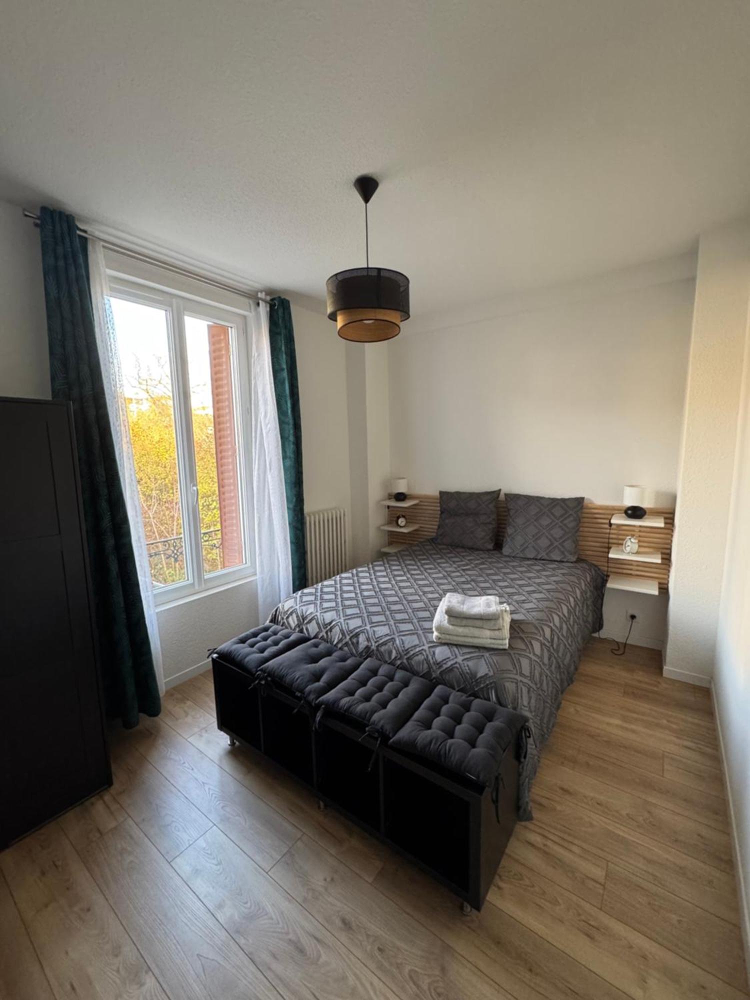 Appartement Le Madargue Idealement Place Chatel-Guyon Exterior photo